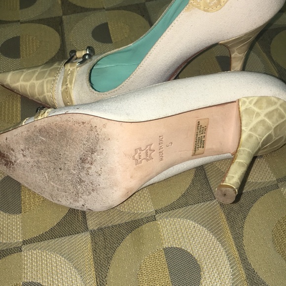 BCBG MaxAzria pointy toe heels - Picture 4 of 5